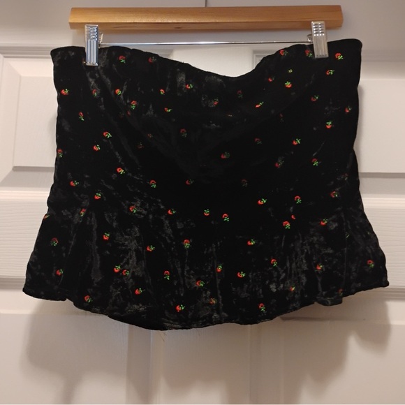 Free People Black Velvet Strawberry Embroidered Strapless Tube Top Size L - Picture 1 of 5